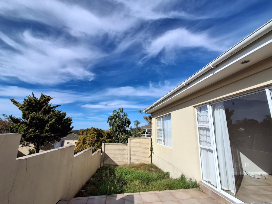 To Let 2 Bedroom Property for Rent in Beacon Bay North Eastern Cape